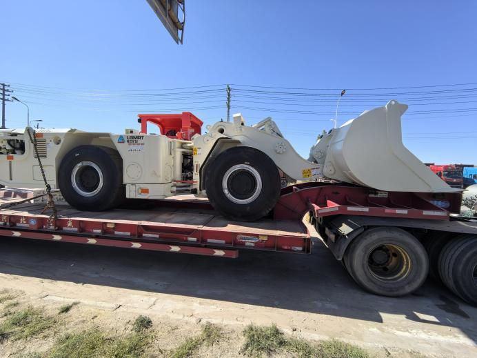 Dos scooptrams subterráneos entregados en Ulán Bator, Mongolia. Dos scooptrams subterráneos entregados en Ulán Bator, Mongolia.