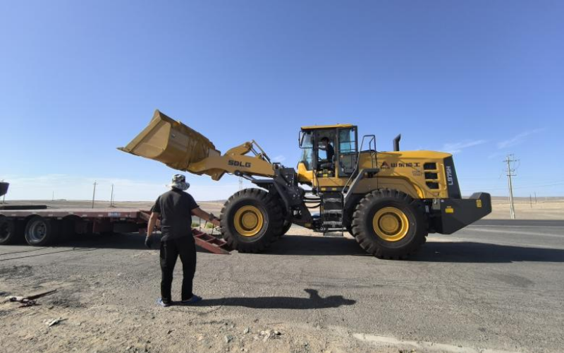 Se han entregado dos cargadores de ruedas a la ciudad de Hami, Xinjiang, China.