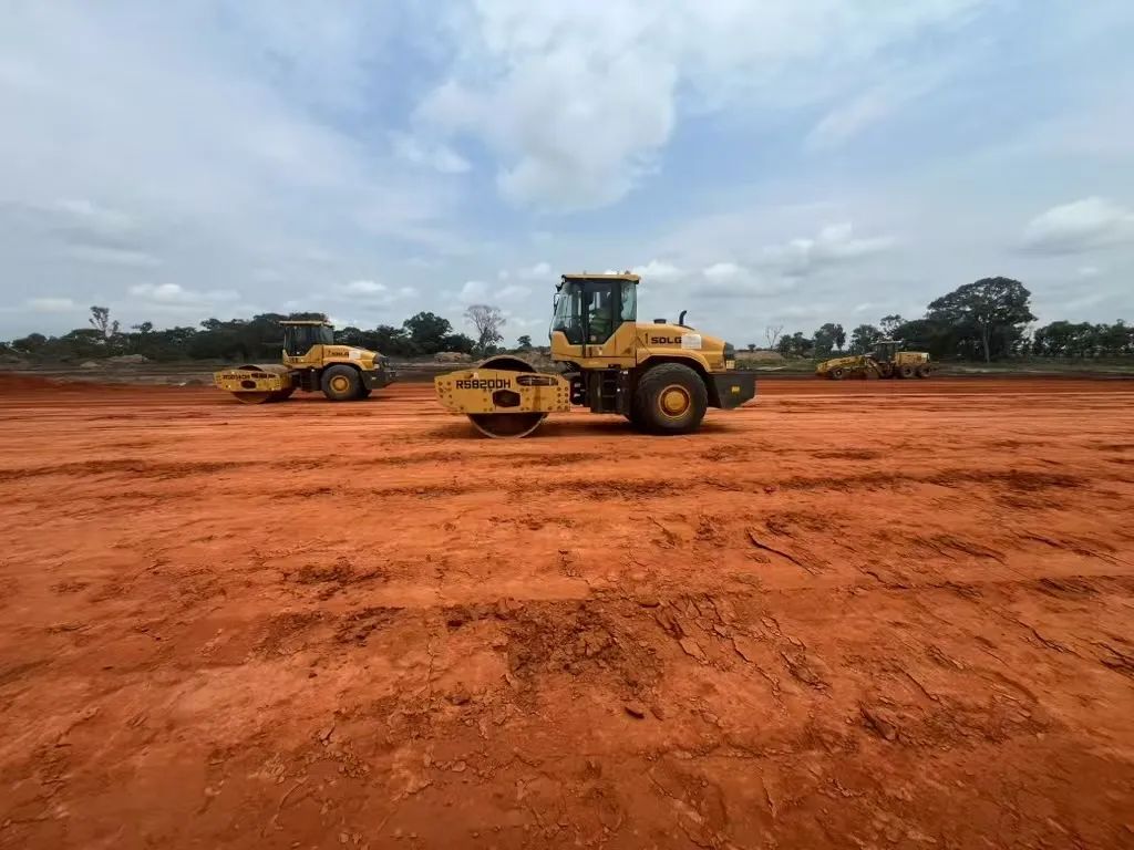 El equipo completo de Lingong impulsa la construcción de una mina en el sur de África El equipo completo de Lingong impulsa la construcción de una mina en el sur de África