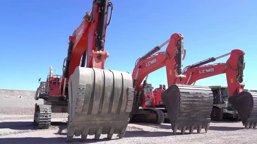 Ceremonia de Entrega de Equipos Lingong Ceremonia de Entrega de Equipos Lingong