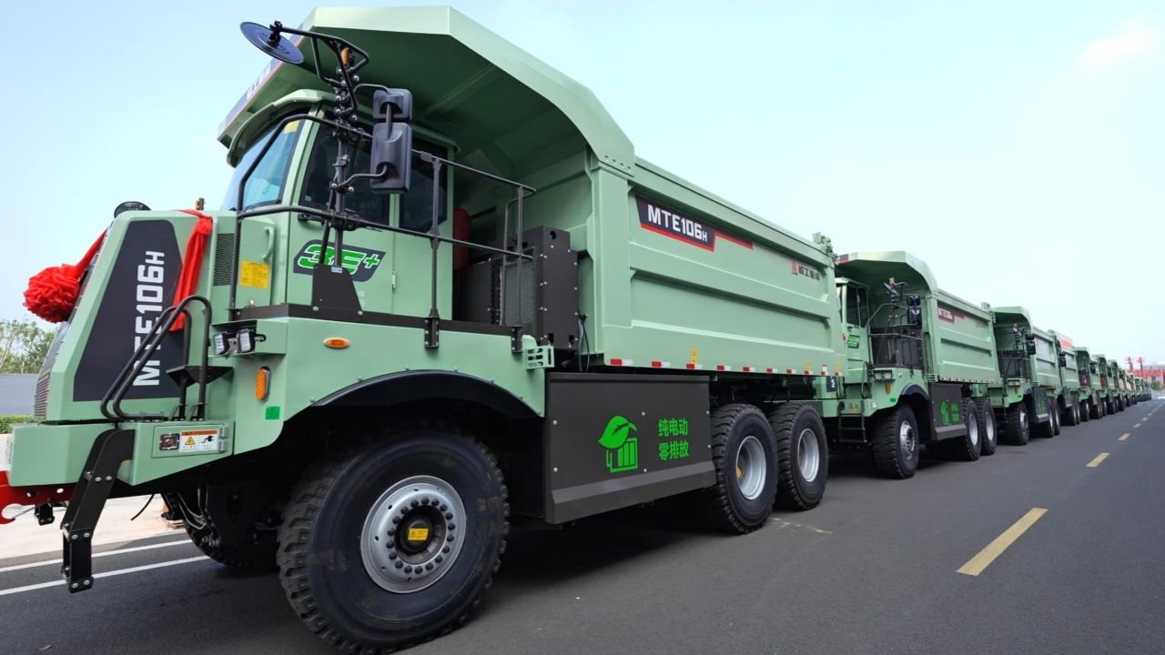 ¡El despliegue a gran escala alcanza un nuevo hito! LGMG despacha 100 camiones mineros 100% eléctric